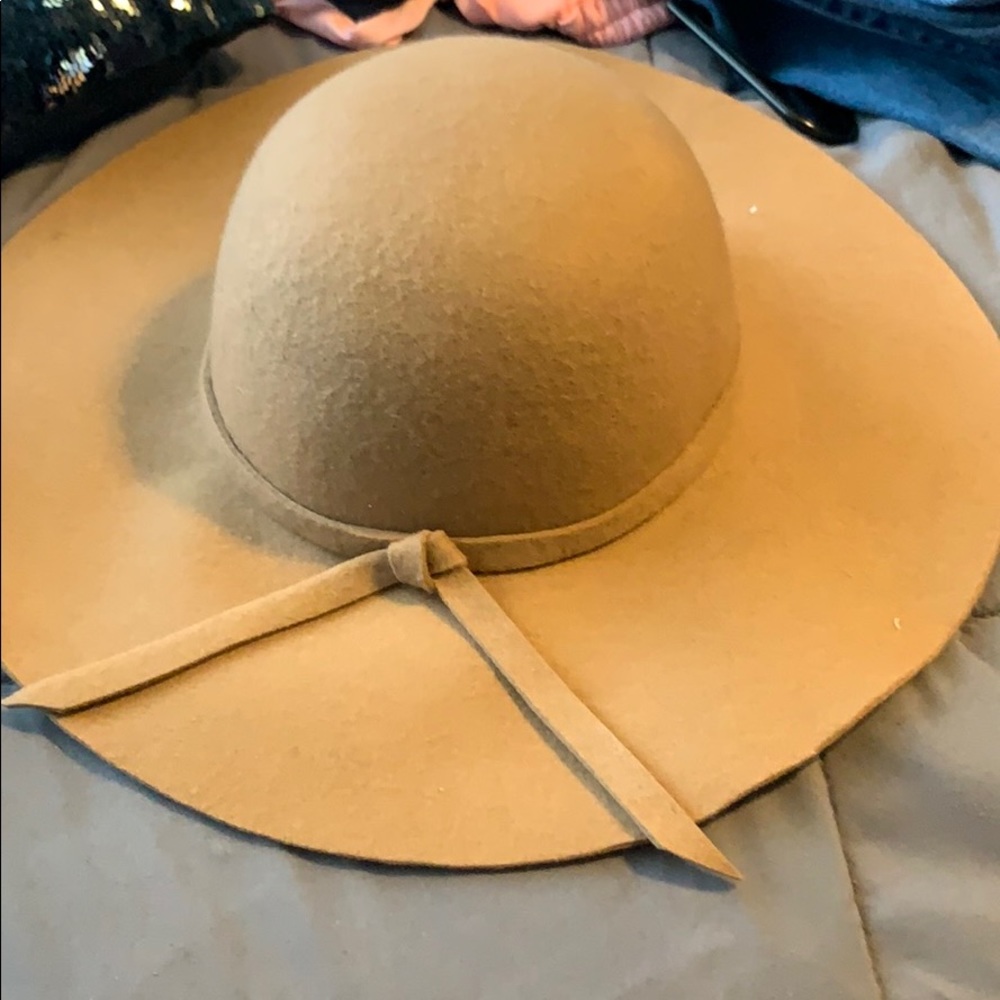 tan hat